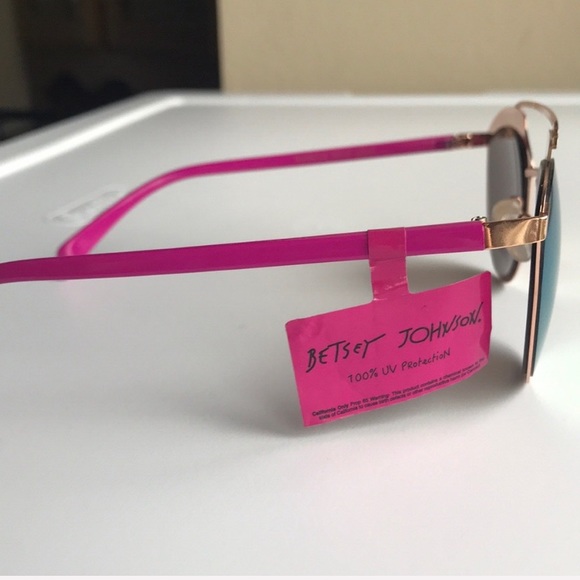 Betsey Johnson Aviator Style Sunglasses - Picture 7 of 7